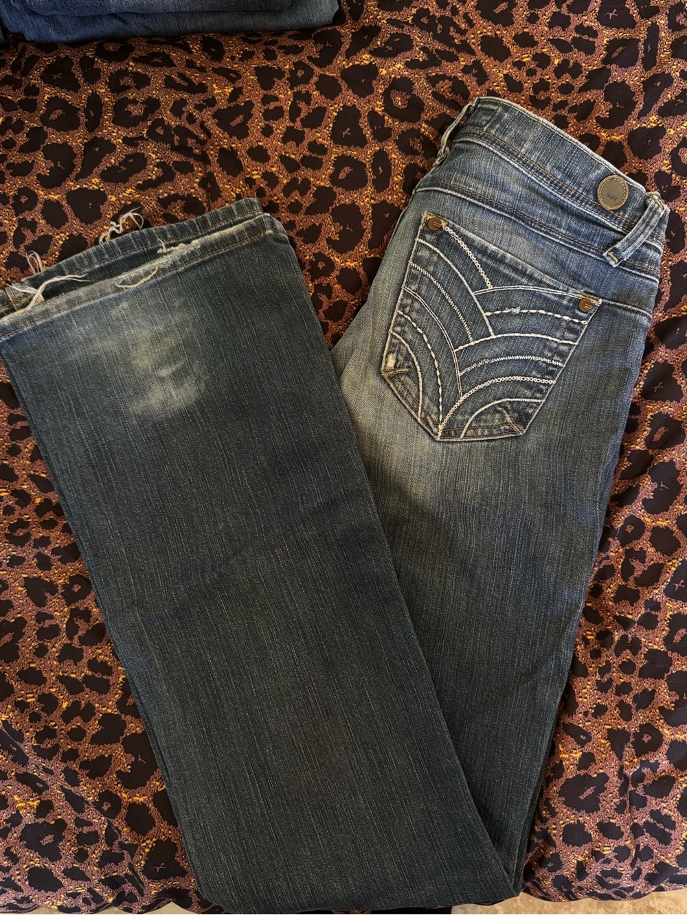 Indie bootcut Jeans with Embroidered Back Pocket size 27